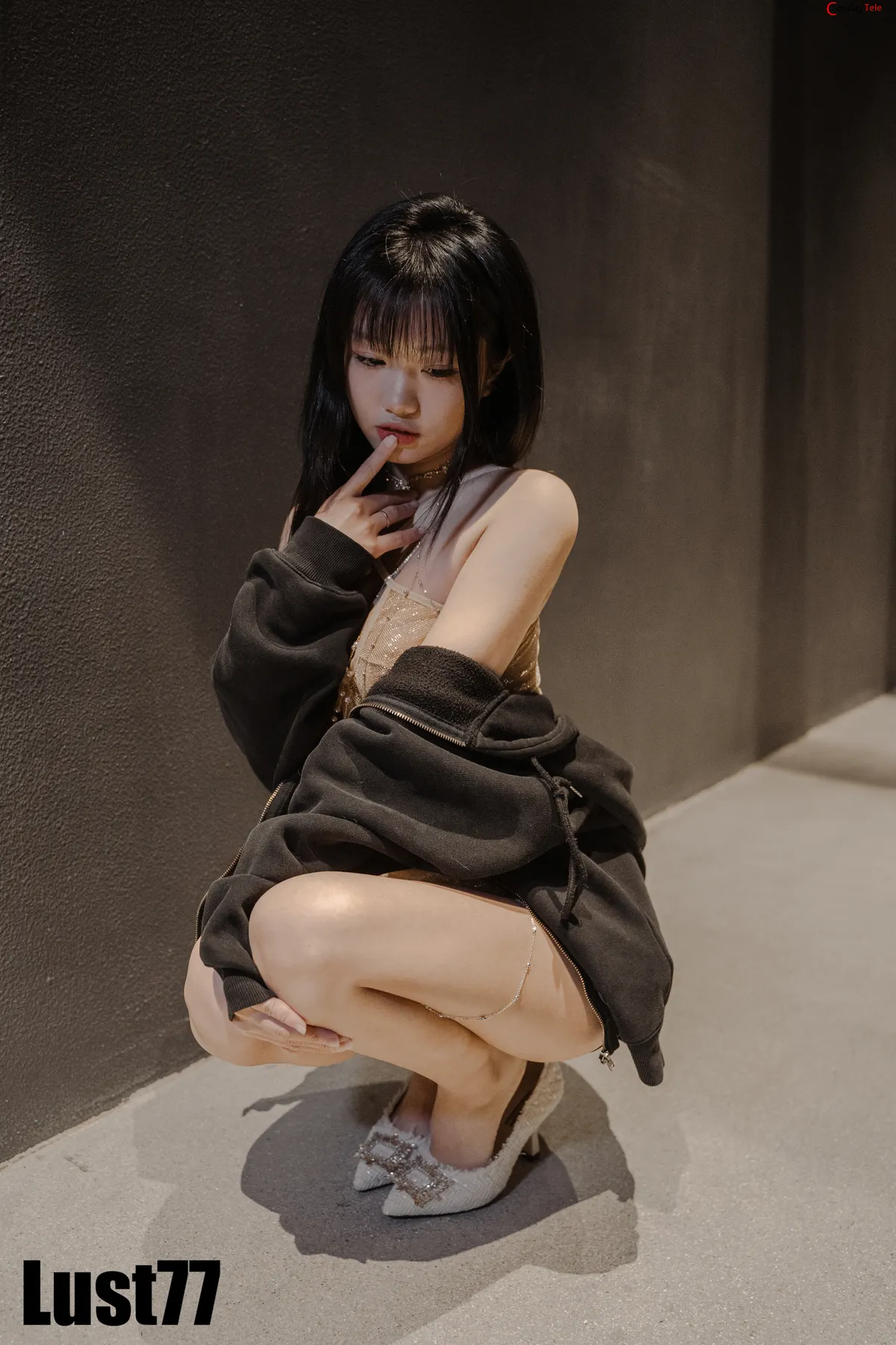 柒柒不可爱 (QiQi is not cute) – Paper Drunk and Golden Fan “90 photos and 1 video” 第19张图