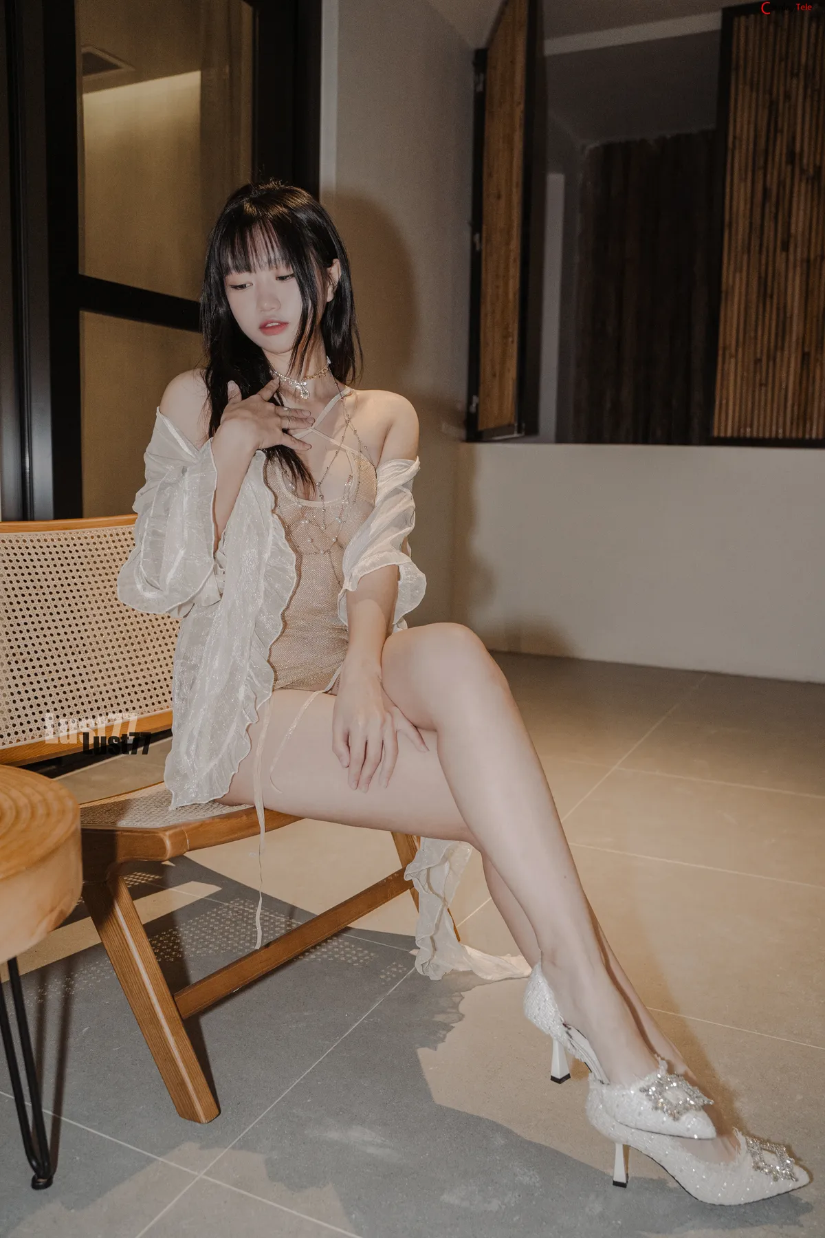 柒柒不可爱 (QiQi is not cute) – Paper Drunk and Golden Fan “90 photos and 1 video” 第2张图