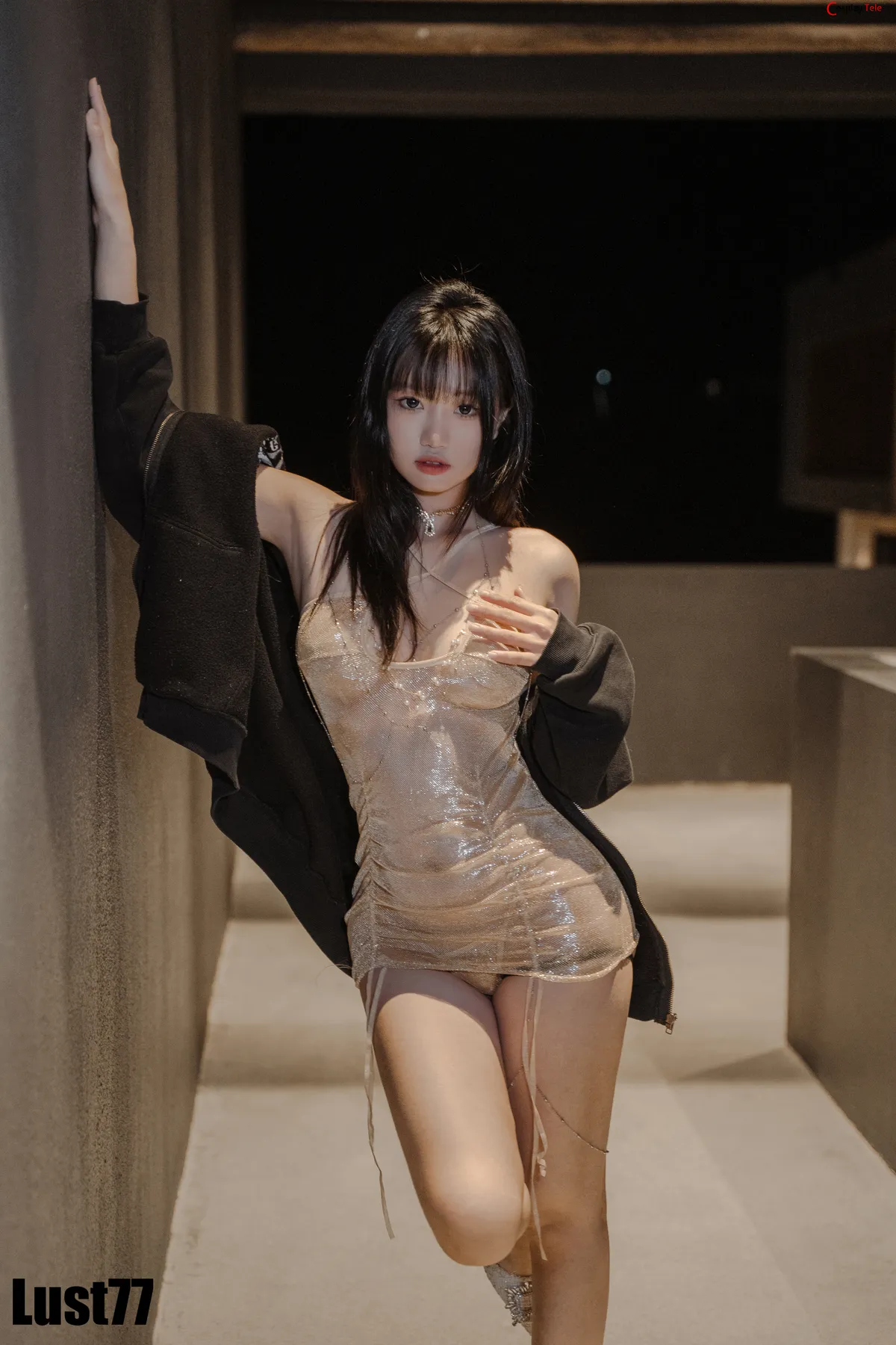 柒柒不可爱 (QiQi is not cute) – Paper Drunk and Golden Fan “90 photos and 1 video” 第9张图