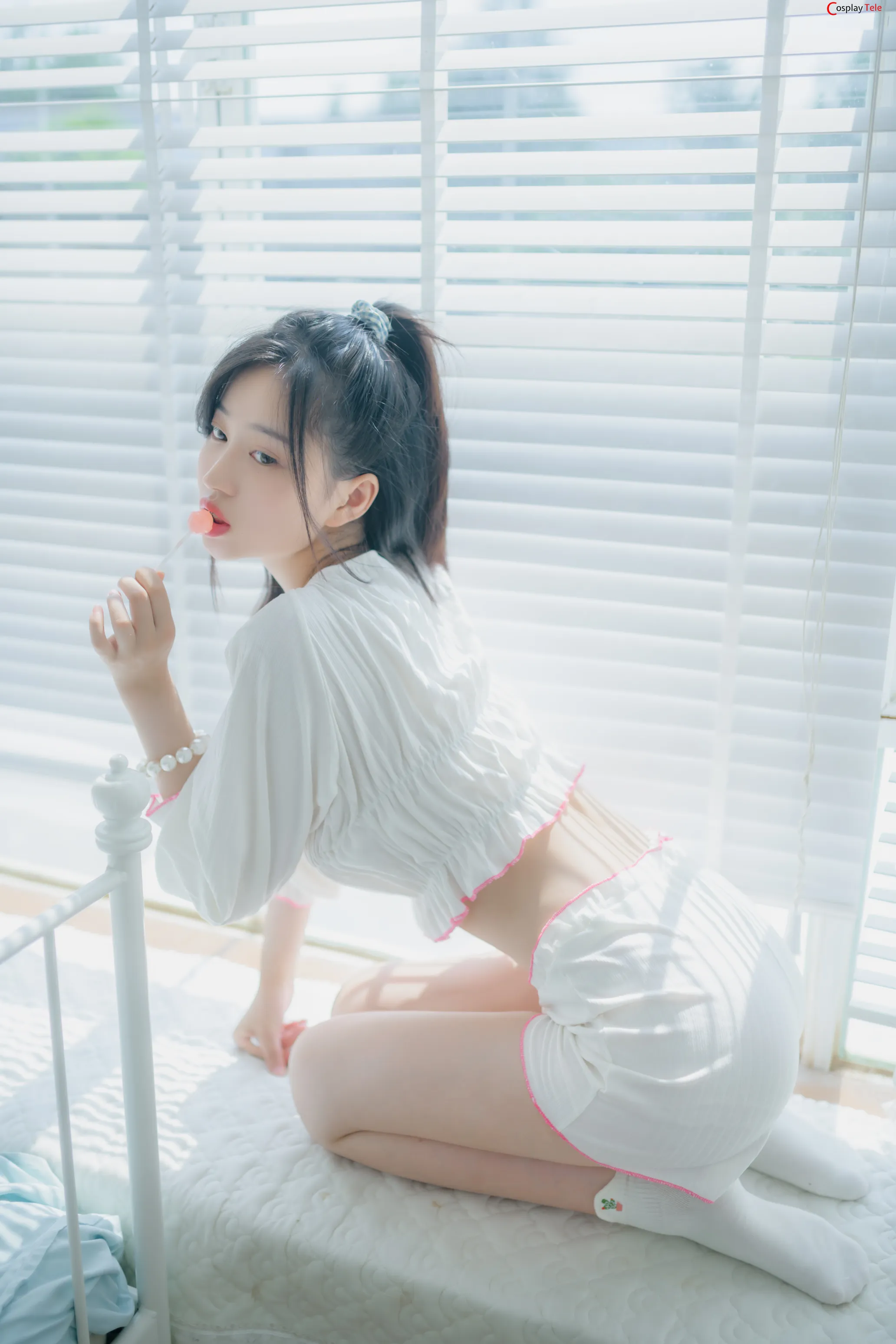 年年Nnian – A Girl Loves Lollipop “35 photos” 第12张图