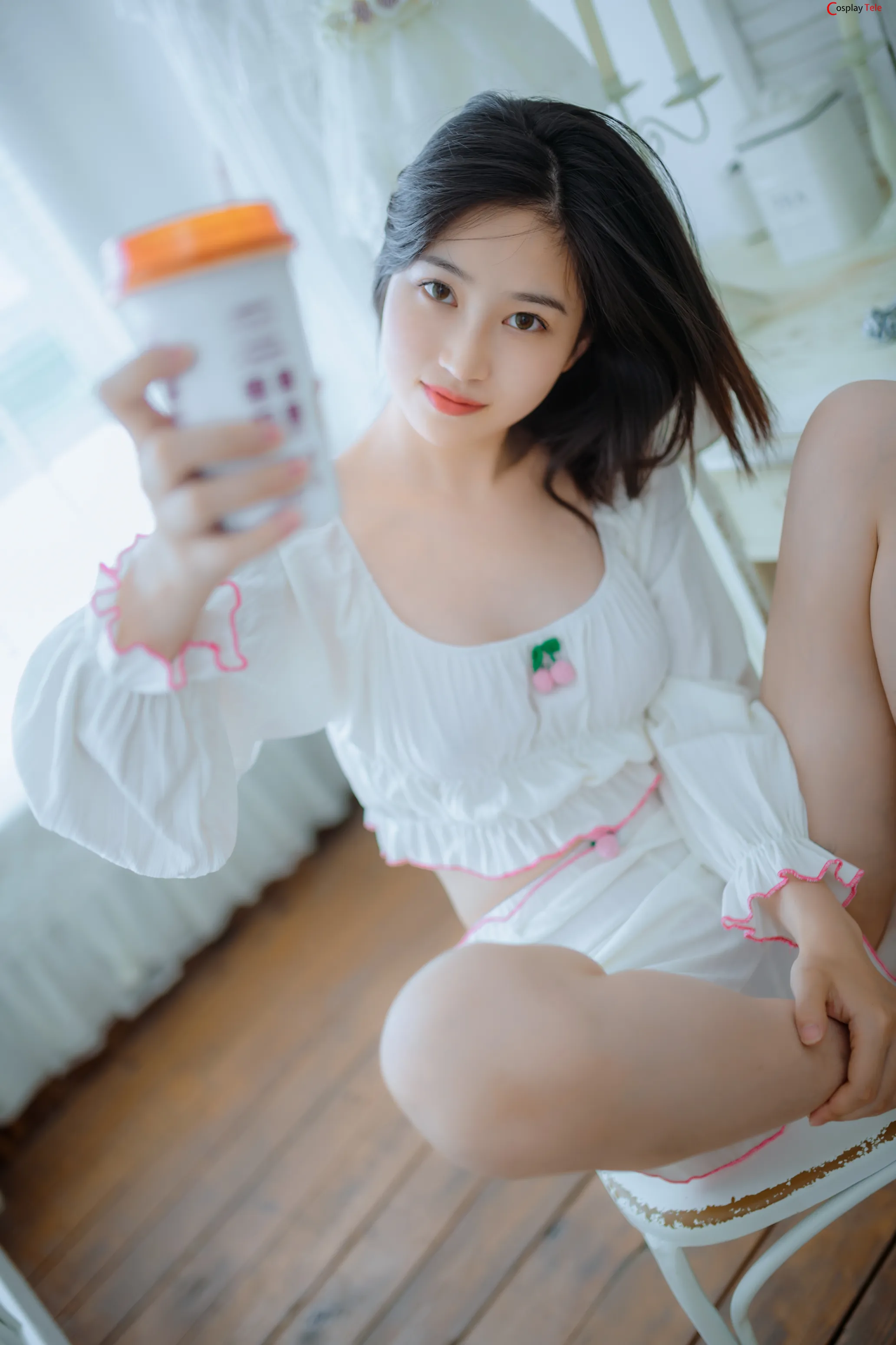 年年Nnian – A Girl Loves Lollipop “35 photos” 第1张图