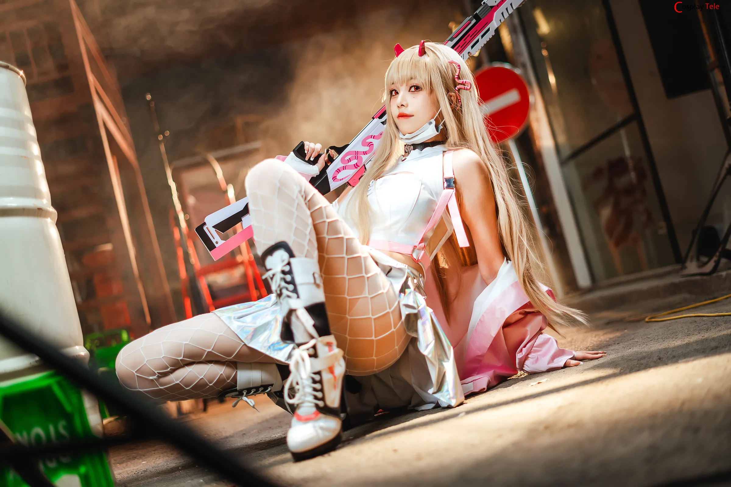 Meeu (蜜汁猫裘) cosplay Viper – NIKKE “65 photos” 第14张图