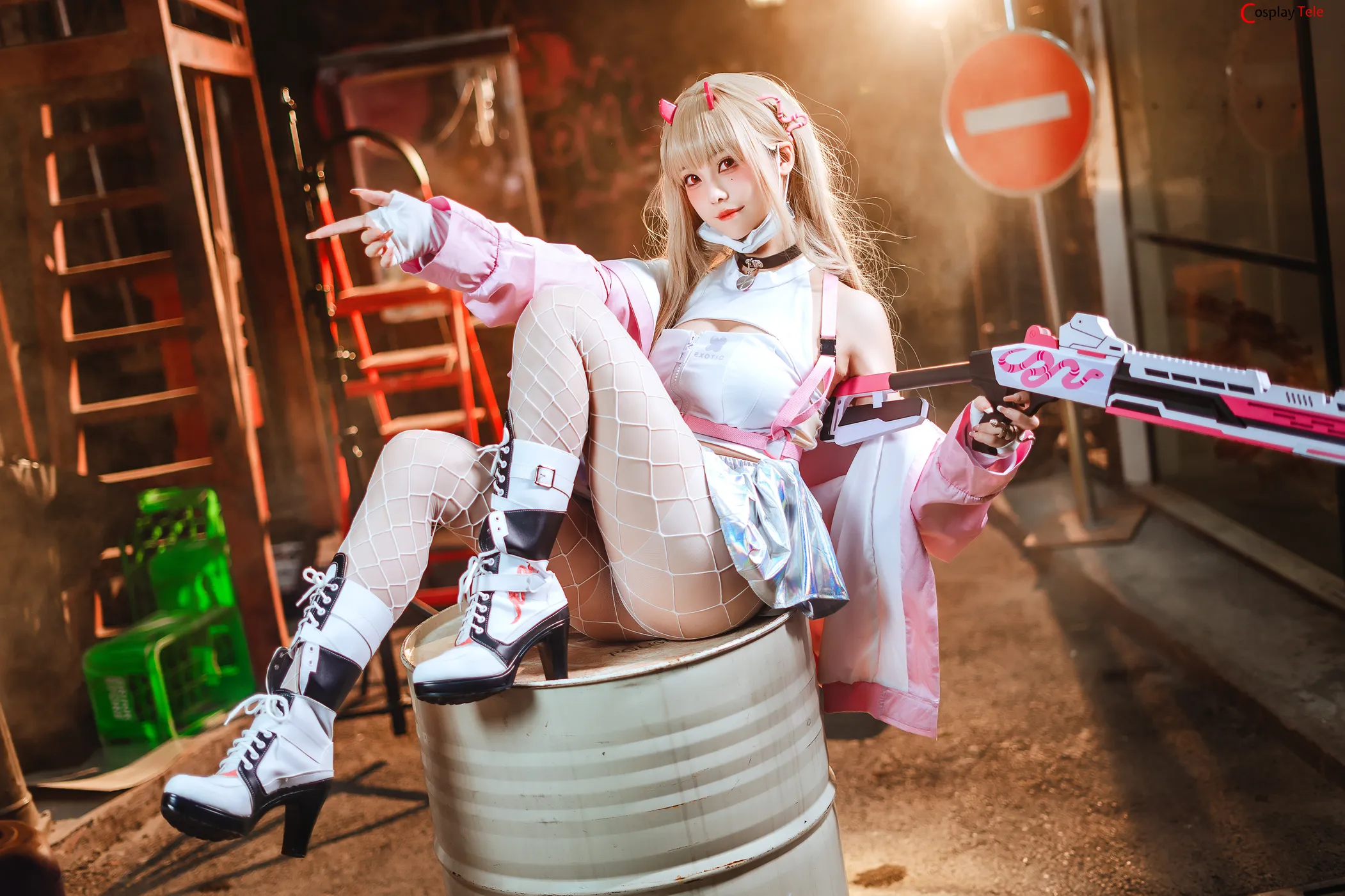 Meeu (蜜汁猫裘) cosplay Viper – NIKKE “65 photos” 第20张图