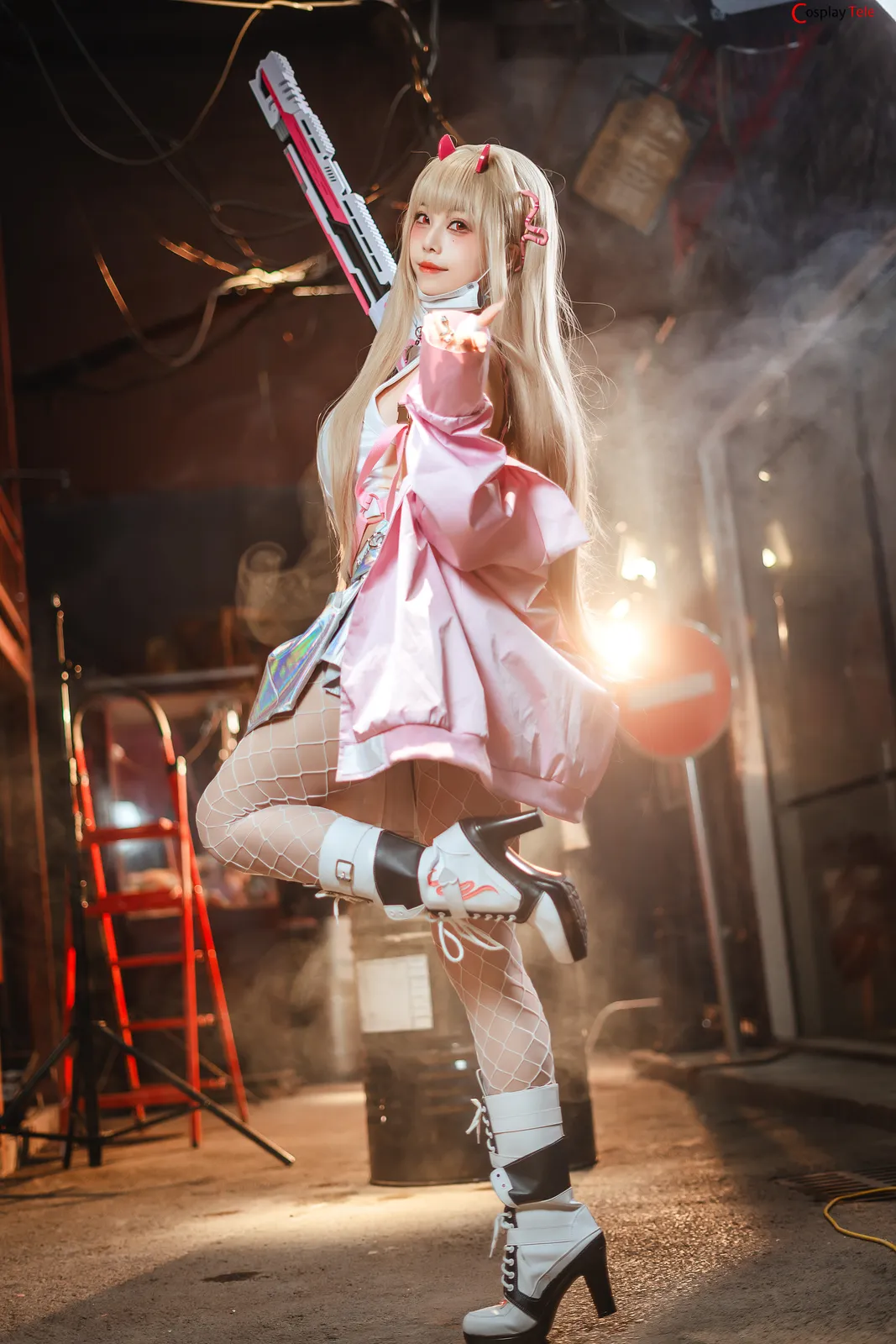 Meeu (蜜汁猫裘) cosplay Viper – NIKKE “65 photos” 第6张图
