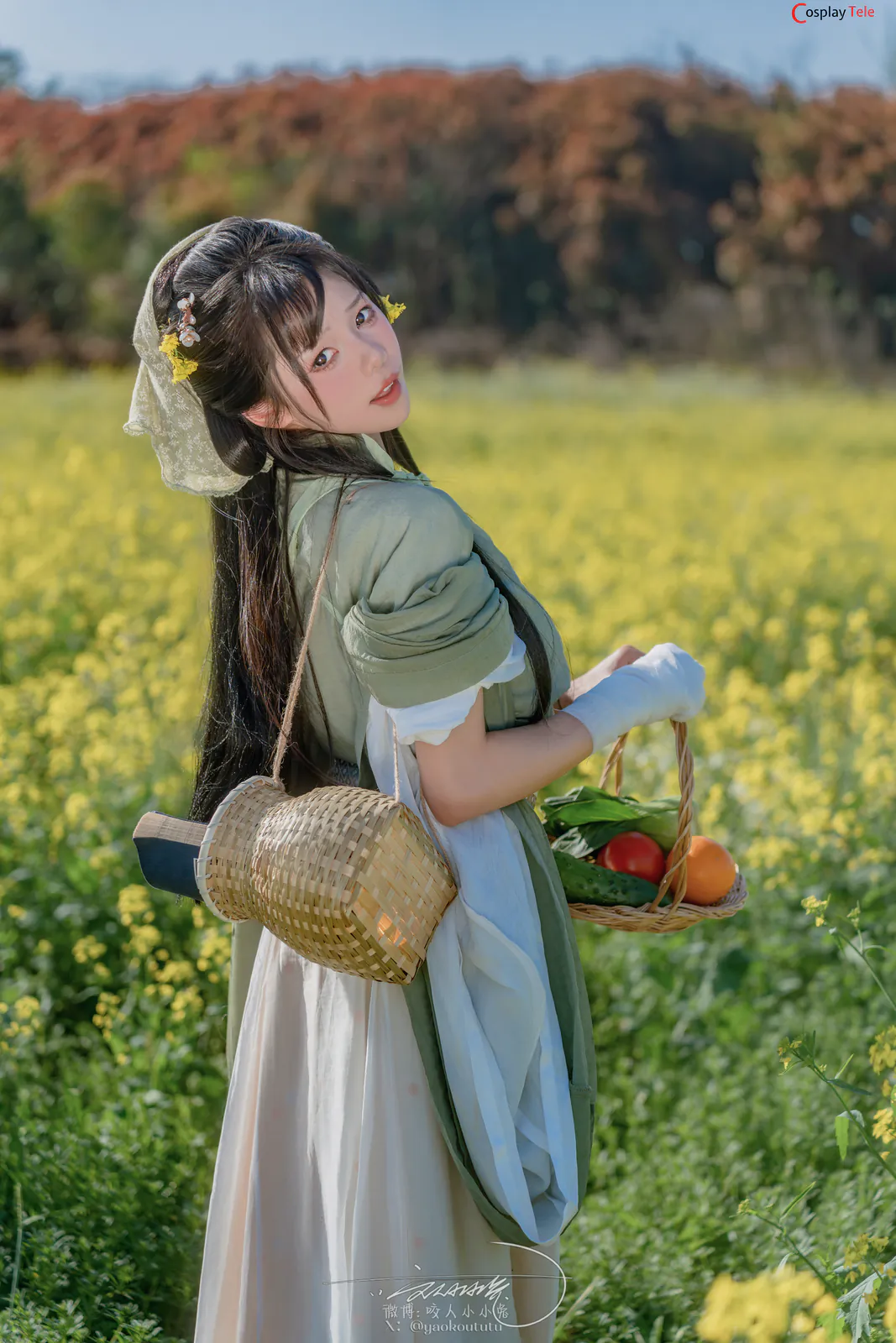咬一口兔娘ovo (Yaokoututu) cosplay Maomao – The Apothecary Diaries “74 photos and 1 video” 第14张图