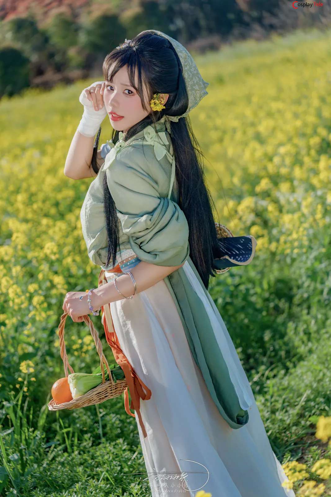 咬一口兔娘ovo (Yaokoututu) cosplay Maomao – The Apothecary Diaries “74 photos and 1 video” 第15张图