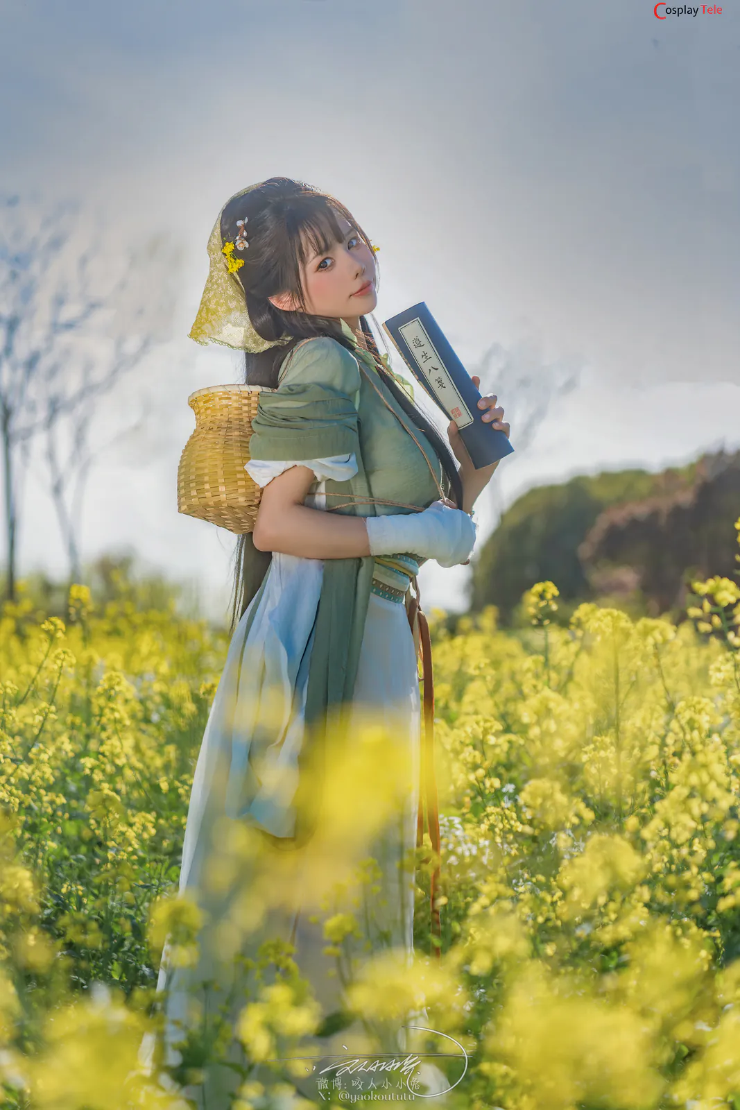 咬一口兔娘ovo (Yaokoututu) cosplay Maomao – The Apothecary Diaries “74 photos and 1 video” 第16张图