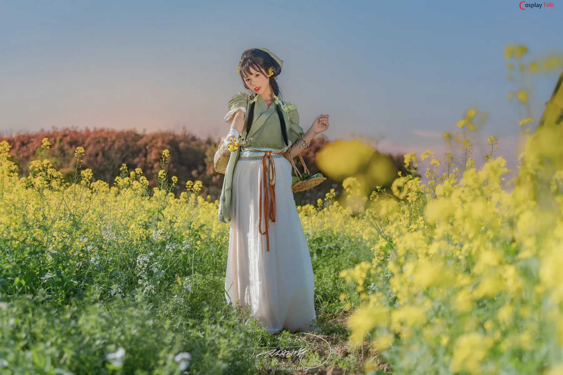 咬一口兔娘ovo (Yaokoututu) cosplay Maomao – The Apothecary Diaries “74 photos and 1 video” 第19张图
