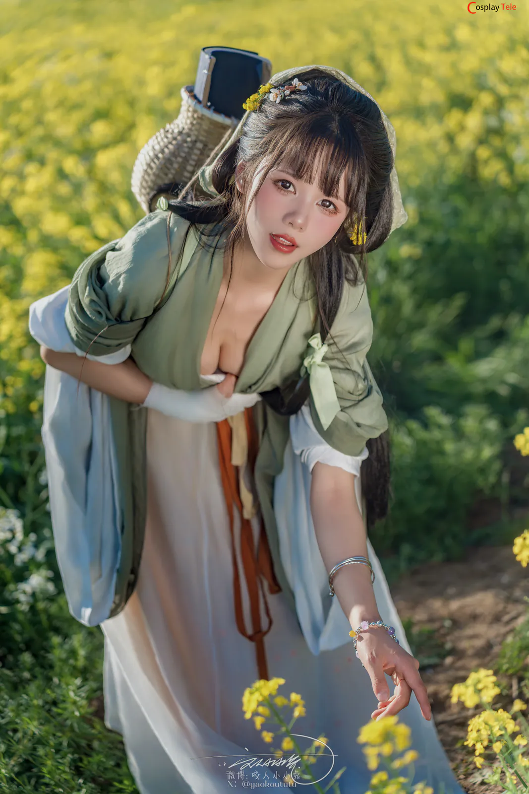 咬一口兔娘ovo (Yaokoututu) cosplay Maomao – The Apothecary Diaries “74 photos and 1 video” 第30张图