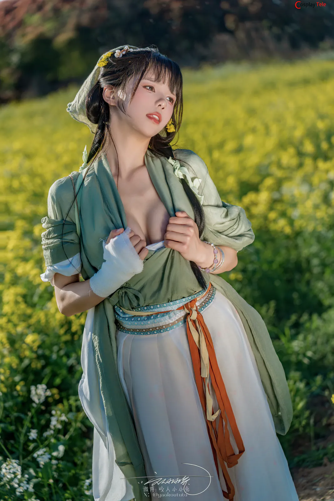 咬一口兔娘ovo (Yaokoututu) cosplay Maomao – The Apothecary Diaries “74 photos and 1 video” 第31张图