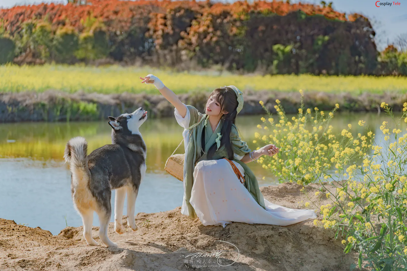 咬一口兔娘ovo (Yaokoututu) cosplay Maomao – The Apothecary Diaries “74 photos and 1 video” 第3张图