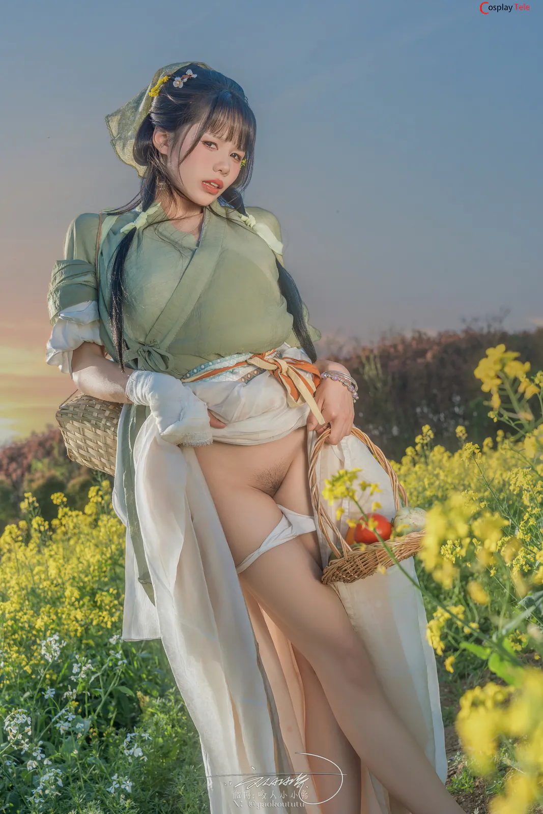 咬一口兔娘ovo (Yaokoututu) cosplay Maomao – The Apothecary Diaries “74 photos and 1 video” 第46张图