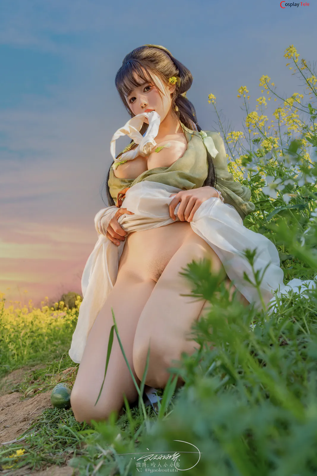 咬一口兔娘ovo (Yaokoututu) cosplay Maomao – The Apothecary Diaries “74 photos and 1 video” 第62张图