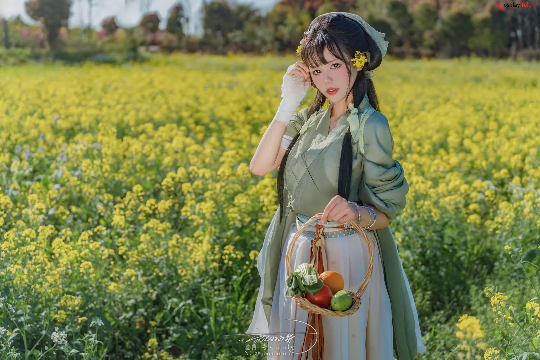 咬一口兔娘ovo (Yaokoututu) cosplay Maomao – The Apothecary Diaries “74 photos and 1 video” 第8张图