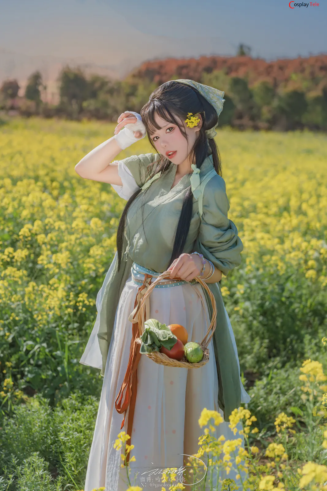 咬一口兔娘ovo (Yaokoututu) cosplay Maomao – The Apothecary Diaries “74 photos and 1 video” 第9张图