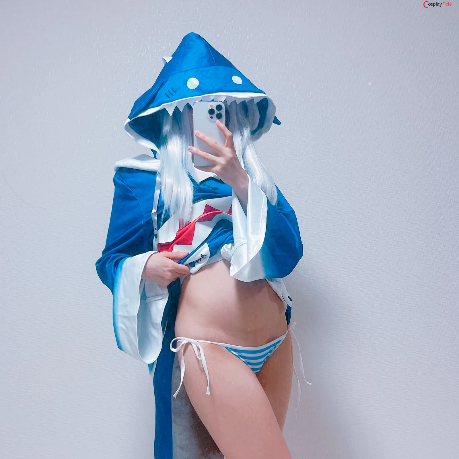 Unknown Cosplayer cosplay Gawr Gura – Hololive “10 photos and 1 video” 第1张图