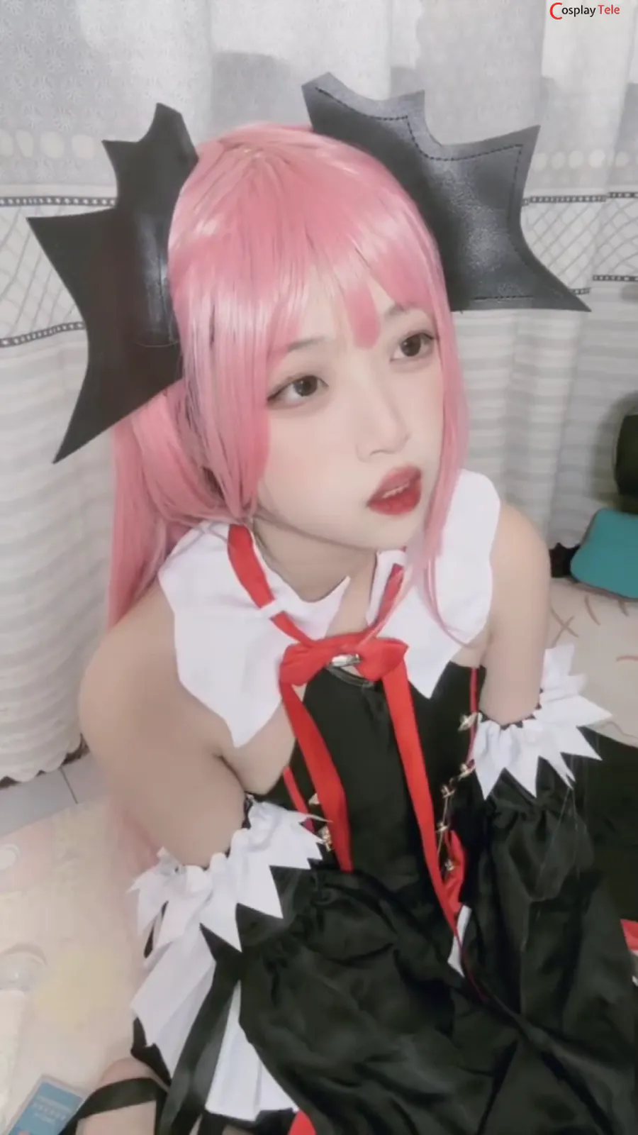 Unknown Cosplayer cosplay Krul Tepes – Owari no Seraph “30 photos and 1 video” 第1张图